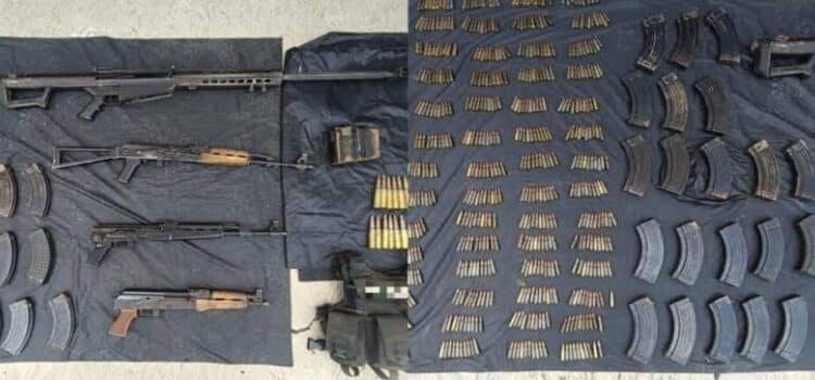 Sedena asegura rifle antiblindaje y vehículo robado en Apatzingán, Michoacán