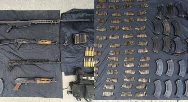 Sedena asegura rifle antiblindaje y vehículo robado en Apatzingán, Michoacán