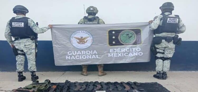 Militares rescatan a hombre secuestrado y aseguran armamento en Michoacán