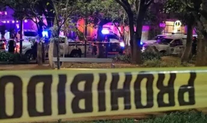 Muere hombre tras ataque a tiros afuera de un bar en Morelia