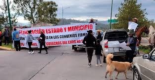Ejidatarios cierran acceso al ramal Camelinas; denuncian 12 años de incumplimientos