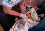 Paramédicos atienden parto en domicilio de Morelia; madre y bebé estables