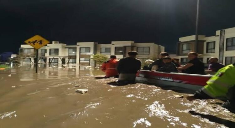 Intensa lluvia deja viviendas inundadas y vehículos varados en La Piedad, Michoacán