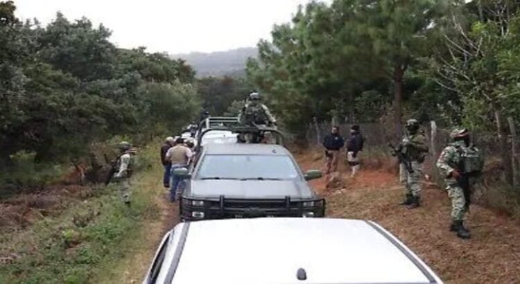 Balacera entre civiles armados y militares deja dos muertos en Michoacán