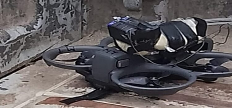 Cae dron bomba sin explotar en Coahuayana, Michoacán