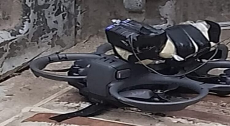 Cae dron bomba sin explotar en Coahuayana, Michoacán