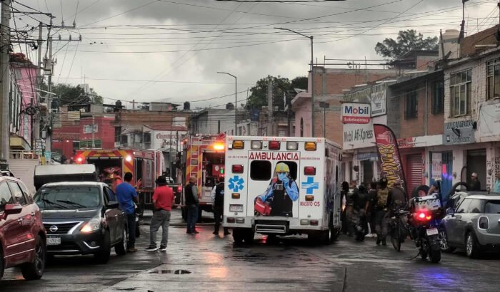 Caída de rayo en palmera provoca incendio en vivienda de Morelia Caída de rayo en palmera provoca incendio en vivienda de Morelia