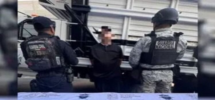 Persecución en Michoacán termina en la detención de un presunto huachicolero