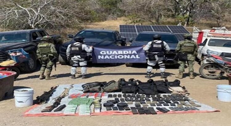 Decomisan arsenal y 330 kilogramos de droga sintética en Michoacán