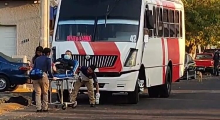Hombres armados disparan contra un camión de Villas de la Loma y asesinan a un pasajero