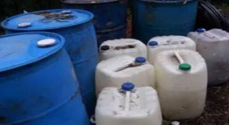 Aseguran en Michoacán 5 toneladas y 19 mil 600 litros de químicos para drogas sintéticas