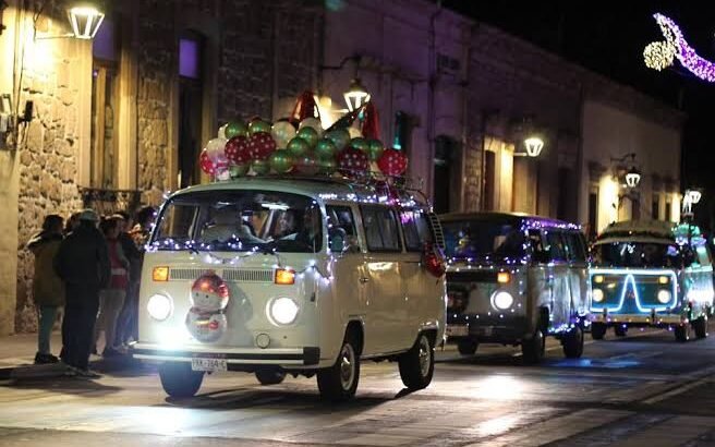 Regalarán juguetes y dulces en caravana navideña de autos clásicos en Morelia