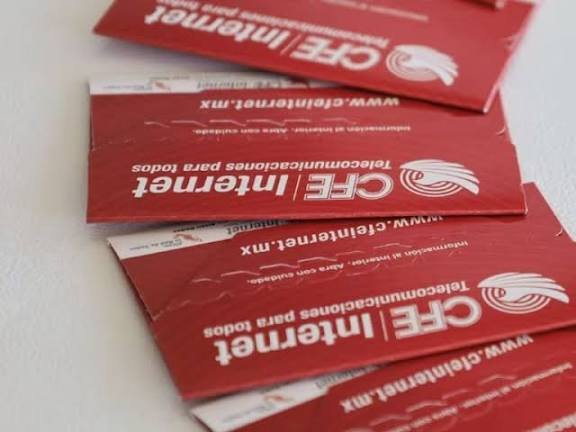 Entregaron 2 mil chips con internet a estudiantes del Cecytem