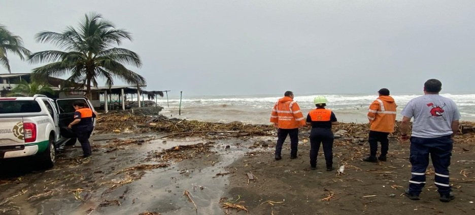 Protección Civil llama a extremar precauciones en Michoacán por el huracán Trudy